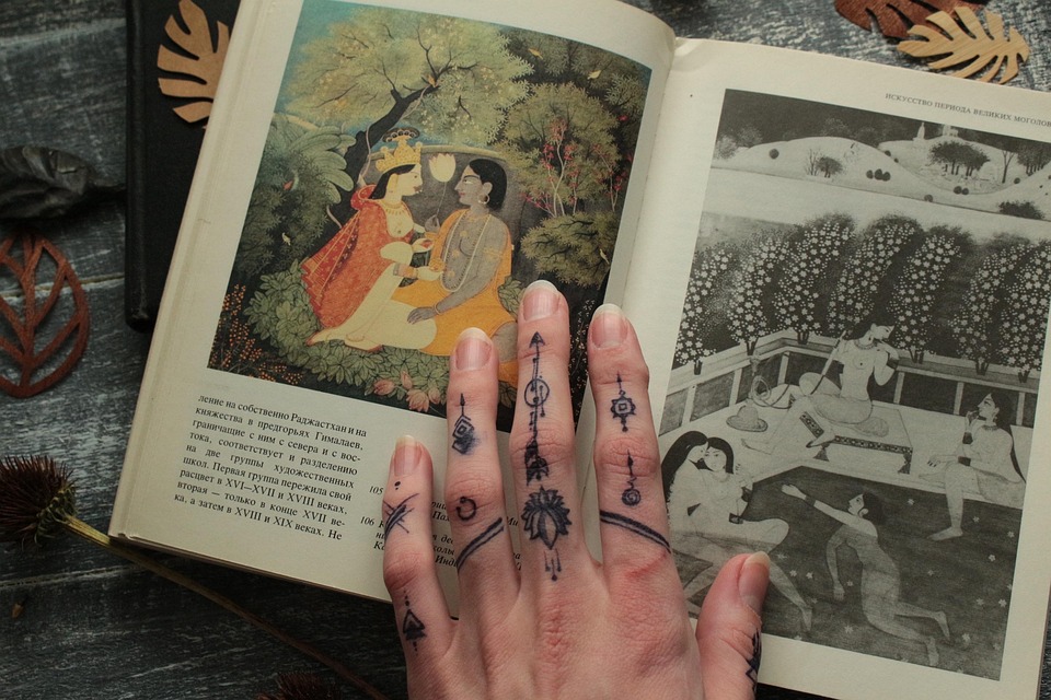 הפסיכולוגיה של ההכנעה: שווים אך שונים